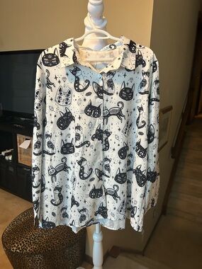 Black & White Cat Print Button-Up Shirt